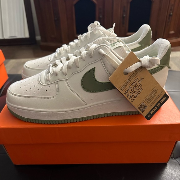 Brand new women’s Nike Air Force One size 12 - Picture 4 of 5